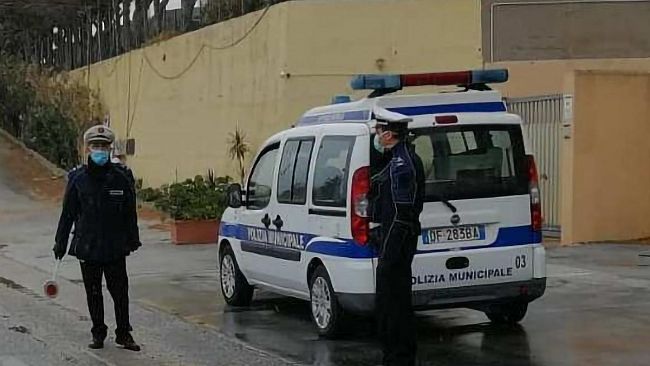 Castellammare, Polizia municipale: controlli spiaggia