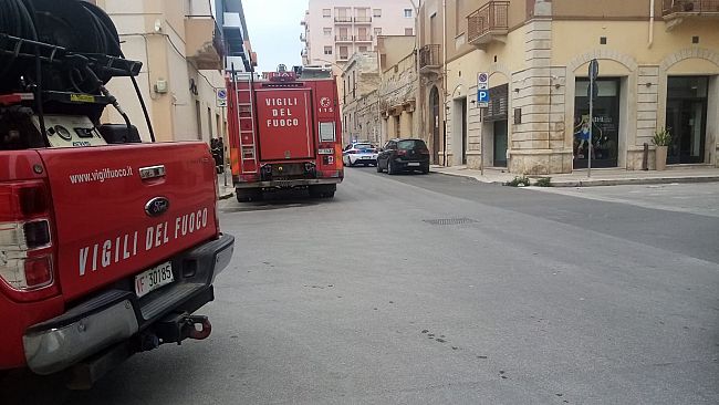 ​Trapani. Cadono calcinacci in via Nausica, intervento dei vigili del fuoco