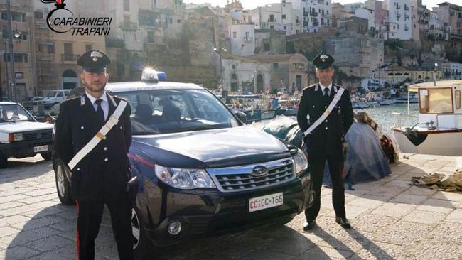 Alcamo, aggredisce i Carabinieri ad un posto di controllo: arrestato