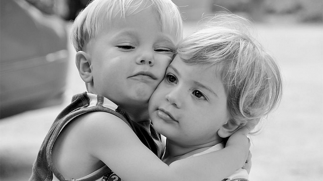 Ultime della sera: “Quanto ci costa astenerci dagli abbracci”