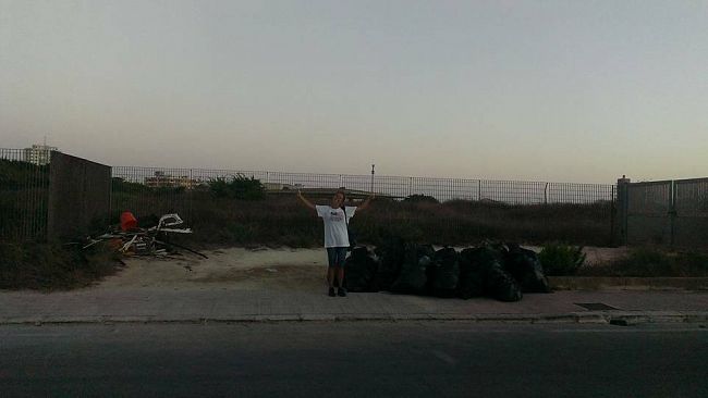 Marsala, Ragazzi ripuliscono il lungomare Boeo e il parco dell’ex Salinella. L’Ass. Vivere impegnata nella zona del Baglio Luna