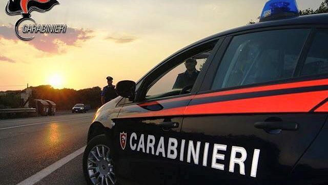 Santa Ninfa, prende i vestiti della convivente e gli da fuoco. Misura cautelare per un pregiudicato 30enne