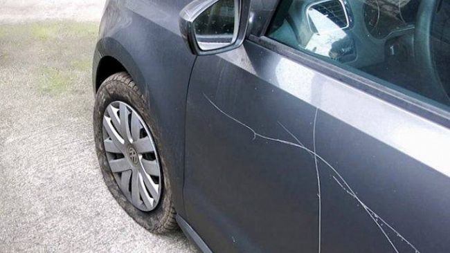 dannegiata-lauto-di-uno-dei-docenti-coinvolto-nella-vicenda-della-chat-whatsapp-divulgata