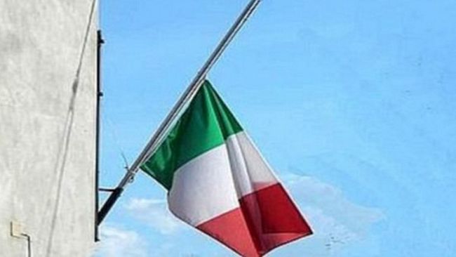 Bandiere a mezz'asta al Comune di Castelvetrano per il Giorno del Ricordo