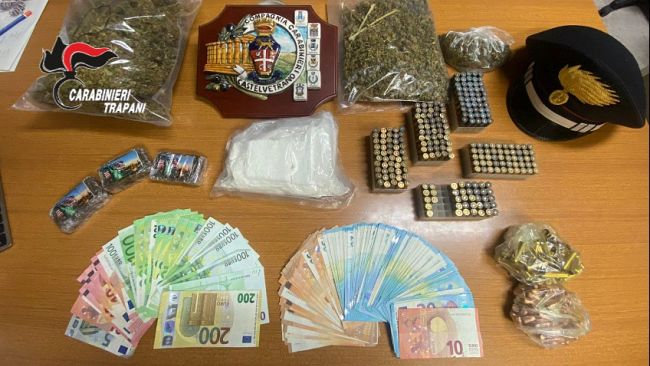 Caffè, munizioni,  cornetto o droga? Manette per un 42enne titolare di un bar