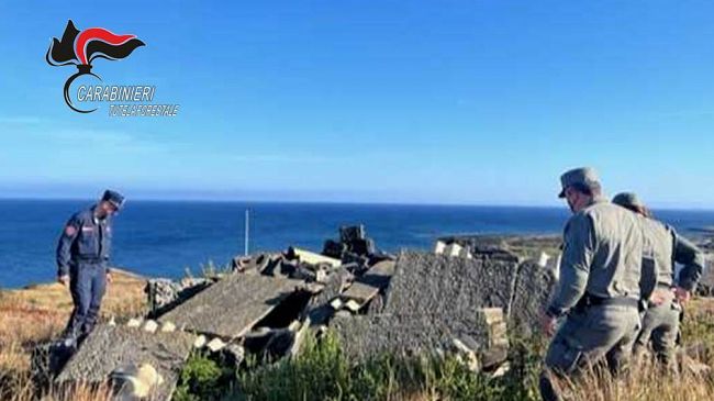 Pantelleria, smaltimento di rifiuti in aree protette. Controlli dei carabinieri 