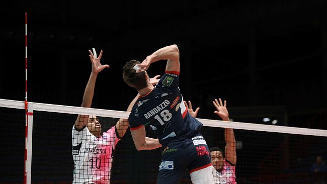 ​Farmitalia Saturnia - Catania perde lo spareggio con il Padova. La strada si fa sempre più stretta