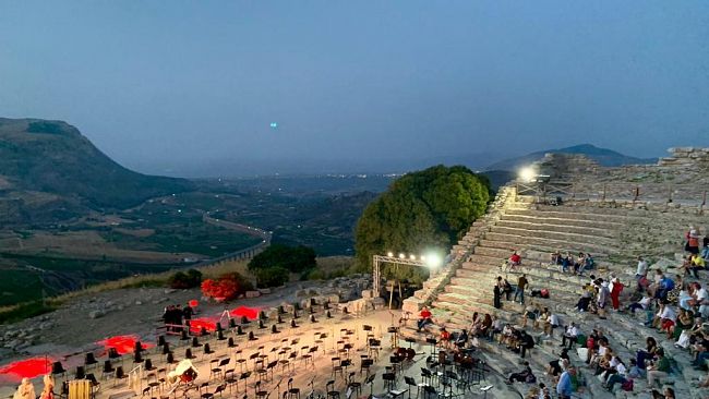 Ultime della sera, Sicilia terra di sentimenti estremi: terra di odio e d’amore