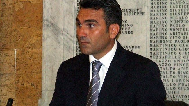 Marsala, incendiata l’auto del Presidente del Consiglio comunale Sturiano