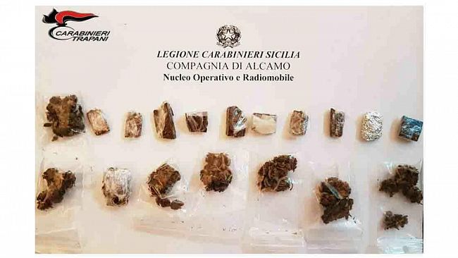 Alcamo, giovane palermitano denunciato per spaccio di stupefacenti