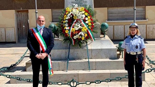 Mazara, Festa della Repubblica: deposizione di una corona di fiori dinanzi al Monumento ai Caduti per la Patria