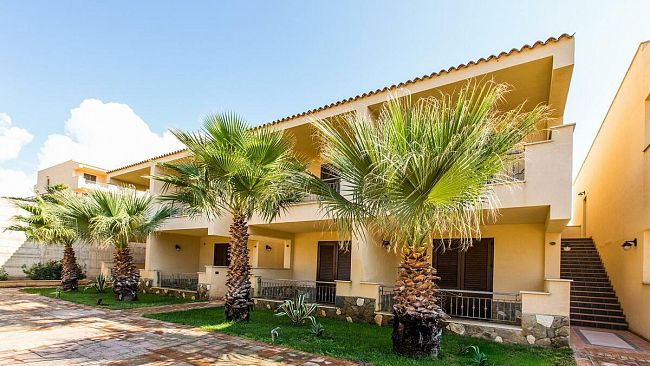 I legali della famiglia Giacalone smentiscono che la struttura sia abusiva o che ci siano mai state condanne per mafia