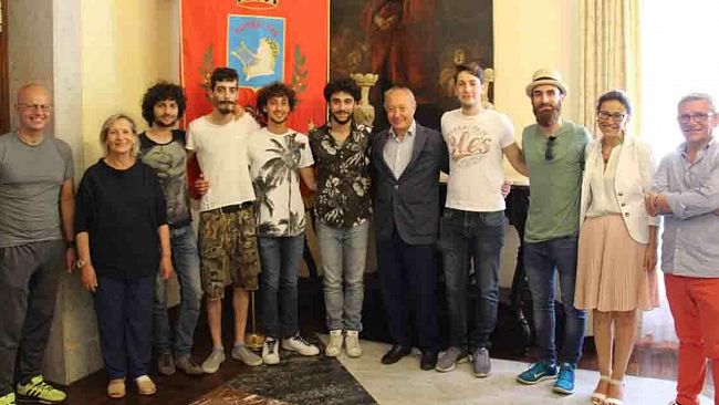 Marsala, la band Carboidrati accolta al Palazzo Municipale dal sindaco Alberto Di Girolamo