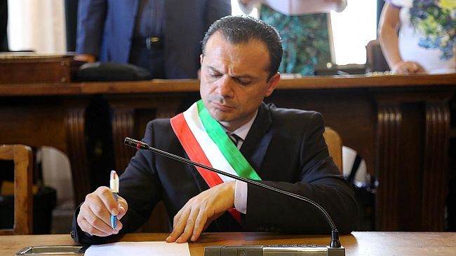 Sindaco di Messina: “Ministri insipidi. Stasera bloccherò la nave, arrestatemi”
