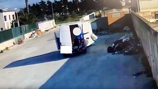 mazara-sorpreso-a-scaricare-rifiuti-in-strada-video-e-multa-da-300-euro