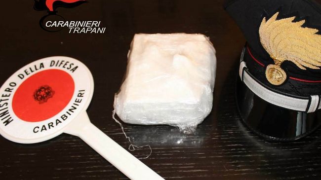 Marsala, mezzo chilo di cocaina in auto: i Carabinieri arrestano coppia di Catania