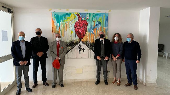 video-il-cuore-pulsante-orgoglio-castelvetranese-dona-un-quadro-alla-citta