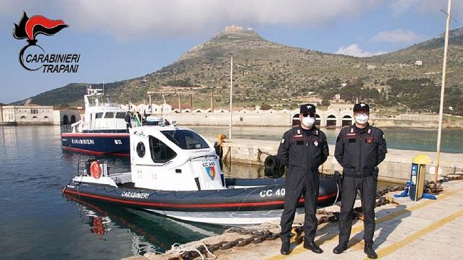 Trapani: Prova ad eludere i controlli andando via mare. Beccato dai carabinieri
