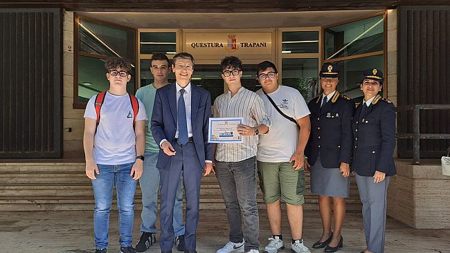 Mazara, gli studenti dell'I.S. Ruggiero D'Altavilla premiati dalla Questura di Trapani per lo spot contro la ludopatia 