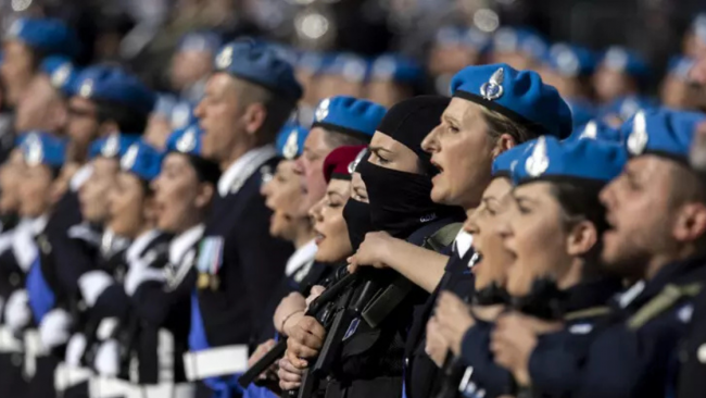 siracusa-scoperto-pacco-con-22-telefoni-hashish-e-cocaina-destinati-a-un-detenuto