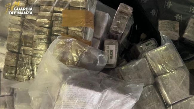 Palermo, la GdF sequestra 70 kg di hashish: arrestati 4 corrieri
