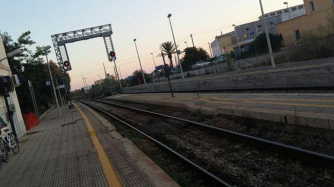 Ciao Roberto Guarrasi, ti ho conosciuto grazie ai viaggi in treno, nella tratta Marsala-Trapani.
