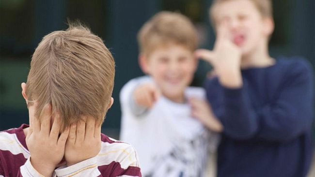 Il bullismo colpisce ancora. A 14 anni picchiato dai compagni