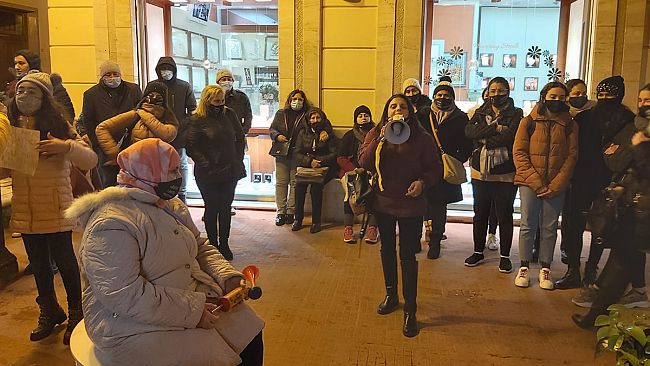 video-pescatori-sequestrati-continua-la-protesta-dei-familiari-sotto-casa-del-ministro-bonafede