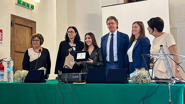 campobello-premiati-i-vincitori-del-concorso-di-poesia-paola-lombardo-donne-e-liberta