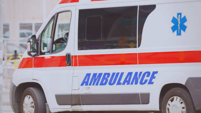 Tragico incidente a Carini: donna perde controllo dell'auto e muore in uno schianto contro un muro