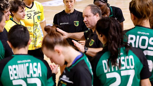 Adattiva HC Pontinia-AC Life Style Handball Erice 32-30, primo stop in campionato per le Arpie