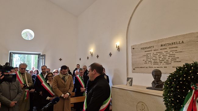  Il ricordo di Piersanti Mattarella nel cimitero di Castellammare del Golfo