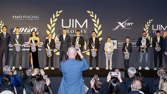 il-campione-mondiale-di-acquabike-davide-di-maio-premiato-al-gala-di-montecarlo