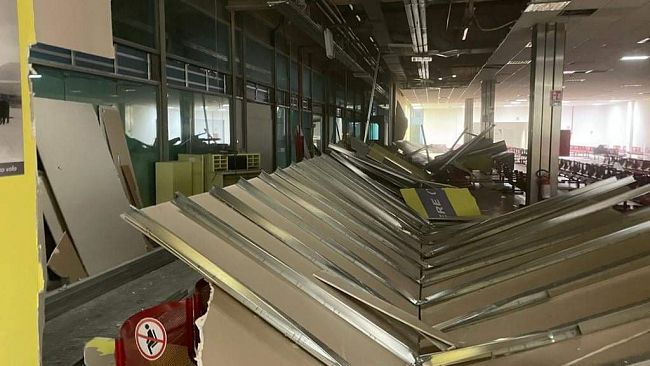 trapani/tempesta-a-punta-raisi-fa-crollare-parte-del-tetto-aeroporto-chiuso