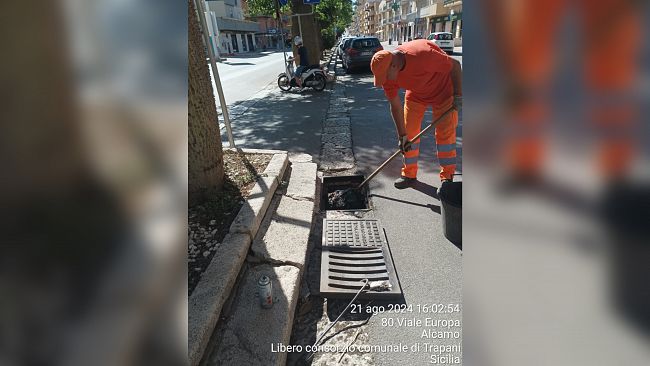 Alcamo, iniziata la pulizia delle caditoie del territorio urbano