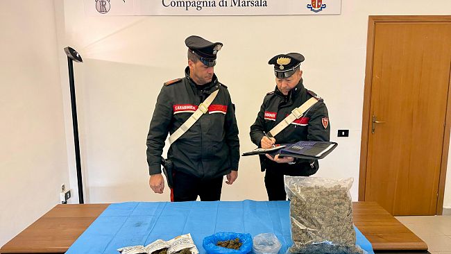 Marsala, teneva hashish e marijuana in casa: arrestato 40enne per spaccio