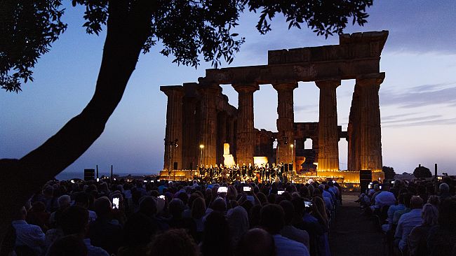 a-selinunte-musica-parole-e-voci-per-paolo-borsellino-e-gli-agenti-della-scorta