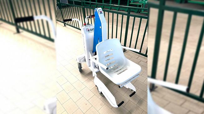 Piscina comunale: in funzione il nuovo sollevatore per disabili
