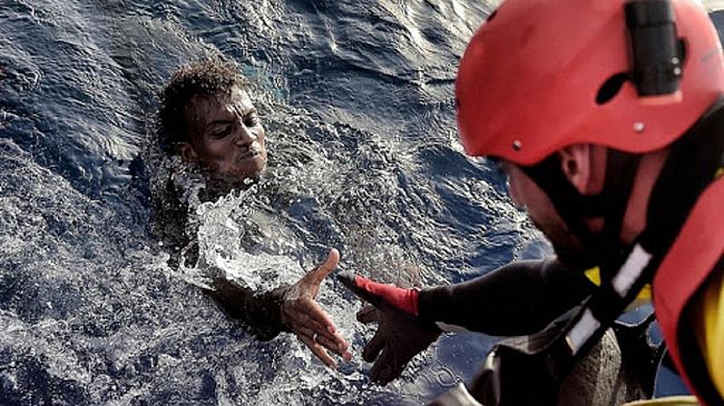 Mazara, la Capitaneria salva 3 diportisti tunisini. Affondata l’imbarcazione.