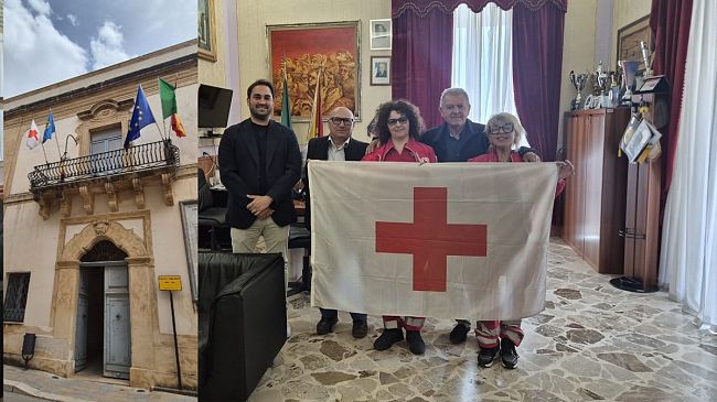 partanna-si-tinge-di-bianco-e-di-rosso-la-bandiera-della-croce-rossa-sventola-sul-palazzo-municipale