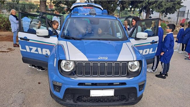 Misiliscemi, a scuola di legalità e di sicurezza ferroviaria con la Polizia