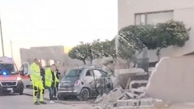 brutto-incidente-sulla-sp38-mazara-torretta-auto-si-schianta-contro-muro-di-unabitazione-due-feriti-gravi