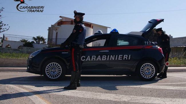 Trapani, uomo agli arresti domiciliari aggredisce i Carabinieri: arrestato