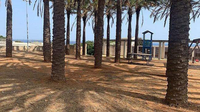 Triscina. Scerbatura e pulizia spiagge: Sager e operai a lavoro