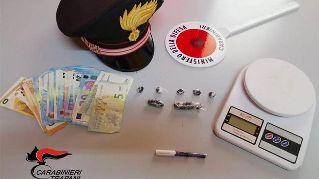Trapani: spaccio di sostanze stupefacenti nonostante i domiciliari. Un arresto dei Carabinieri