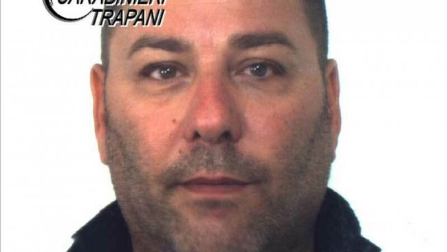 Trapani: voleva imbarcarsi per Marettimo con 24 dosi di cocaina. I carabinieri lo arrestano al porto.