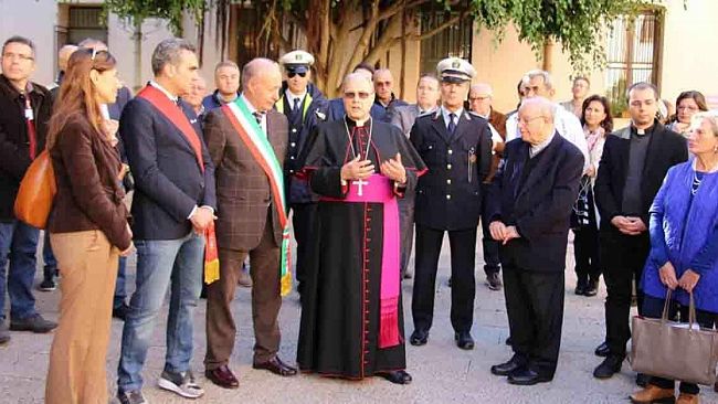 Marsala, il Vescovo Mogavero in visita in città, ai dipendenti municipali: “Siete lo specchio del comune, siate disponibili e cordiali”