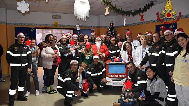 I Vigili del Fuoco donano un sorriso ai bambini dell’Ospedale “S. Antonio Abate” di Trapani.