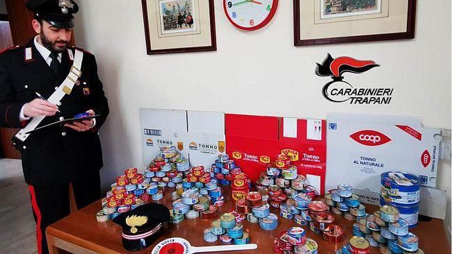 Trapani: vigilante ruba scatolette di tonno presso la ditta Castiglione. Arrestato dai Carabinieri