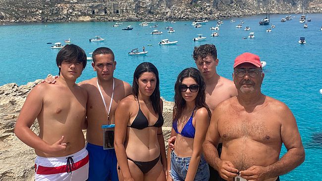 In barca a vela per imparare ad amare il mare. Avventura per 10 liceali